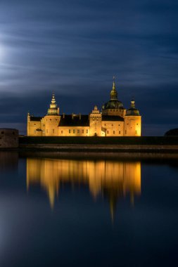 Kalmar, İsveç Gece ve ay ışığında Kalmar Kalesi.