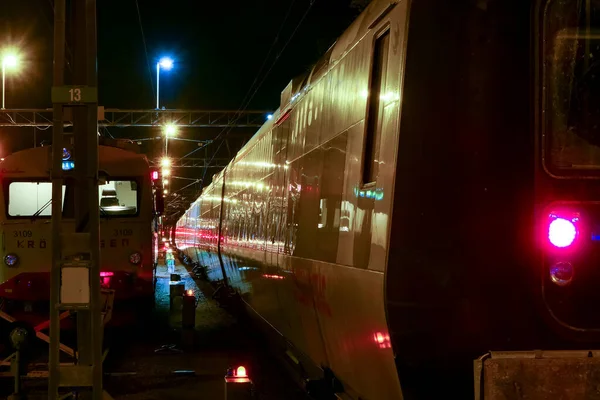 Kalmar Suecia Tren Cercanías Estación Por Noche — Foto de Stock