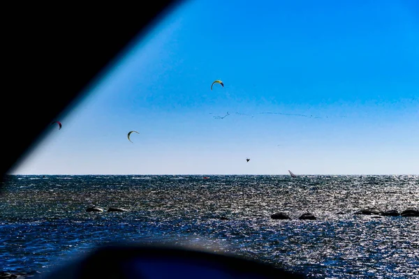 Oland Svezia Kite Surfisti Vela Una Giornata Ventosa Visto Finestrino — Foto Stock