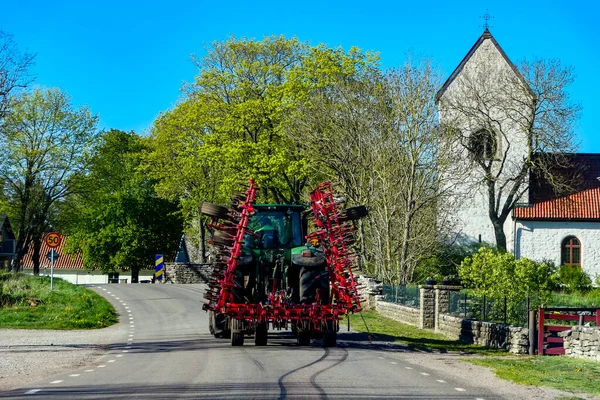 Nasby Oland Schweden Eine Erntemaschine Fährt Auf Einer Lokalen Straße — Stockfoto