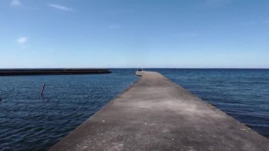 Morbylanga, Oland, İsveç Güneşli bir günde Baltık Denizi 'ne giden bir jet.