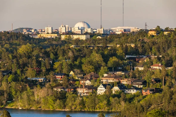 Stockholm Švédsko Pohled Domy Předměstí Ekero Arénu Globe Pozadí — Stock fotografie