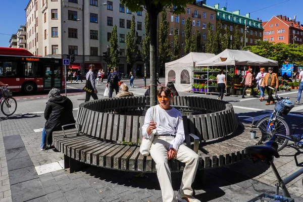 Stockholm Suède Homme Cool Vêtu Fumée Blanche Fume Une Cigarette — Photo