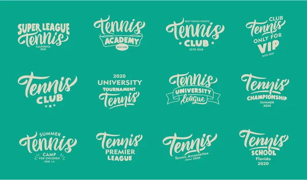 Klasik tenis tabirleri seti. Tenis kulübü için beyaz amblem, rozet, şablon ve çıkartma.