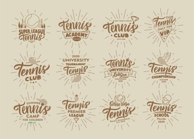 Antika tenis amblemleri ve pulları. Tenis kulübü, okul için spor rozetleri, şablonlar ve çıkartmalar..