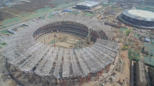 XIAN, ČÍNA - 25. března 2019: AERIÁLNÍ záběr na budovaný stadion, Čína — Stock video