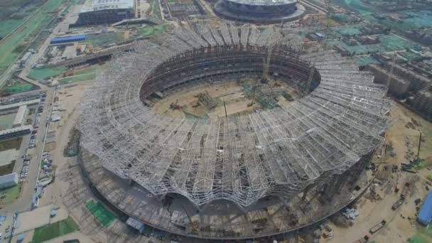 XIAN, CHINA - 25 maart 2019: AERIAL shot van stadion in aanbouw, China — Stockvideo