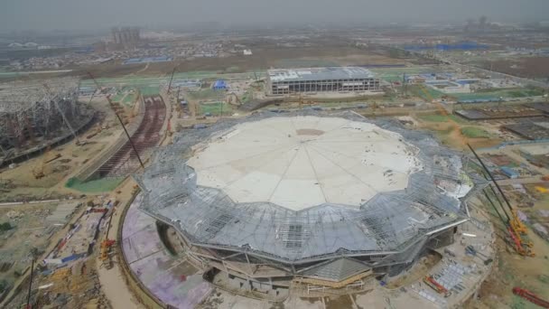 XIAN, CINA - 25 MARZO 2019: Ingrandimento aereo dello stadio in costruzione, Cina — Video Stock