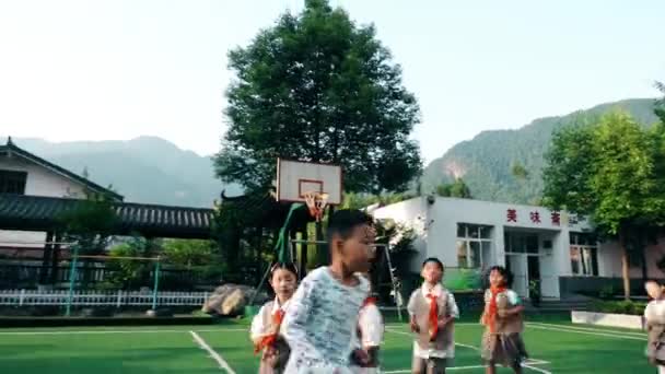 Guangyuan, CHINA - JUNE 04, 2019: Schoolchildren running on playground,China. — Stock Video