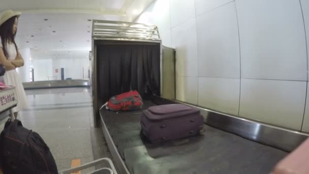 XIAN, CHINE - 17 MAI 2018 : Déplacement des bagages à l'aéroport., Chine . — Video