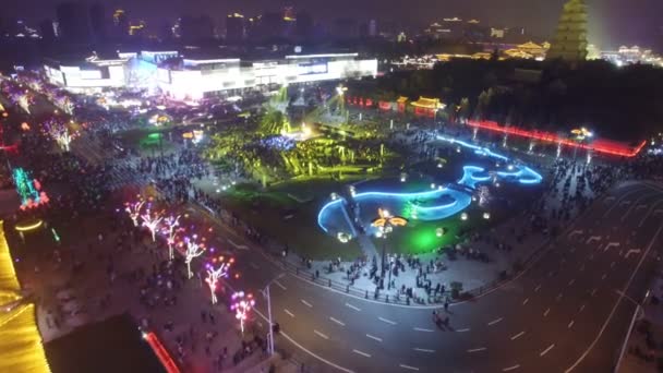 Aerial View of Big Wild Goose Pagoda Fountains Square, Xian, Shaanxi, Kína — Stock videók