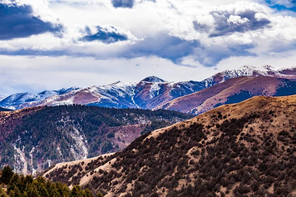 Krajobraz góry na płaskowyżu Qinghai, Chiny. Zdjęcie Stockowe