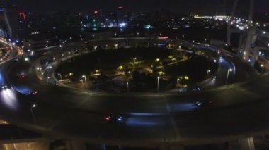Üstgeçitlerde, Şangay 'da, Çin' de hava trafiği görüntüsü..