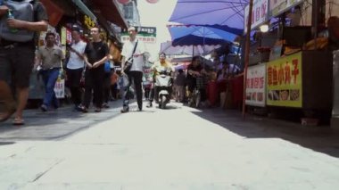 Xian, Shaanxi, Çin, 13 Haziran 2019. Xian Huimin Caddesi Xian 'da ünlü bir yemek kültürü bölgesidir ve Xian' da bir aperatif bölgesidir..