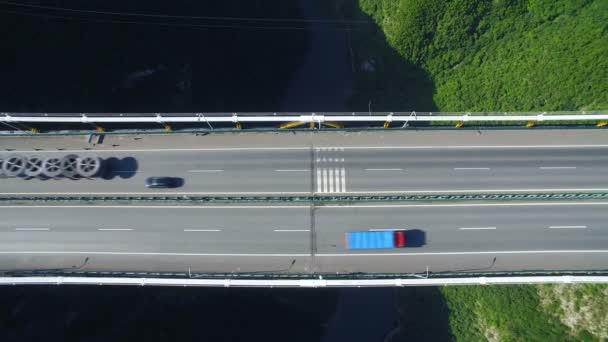 Letecký pohled na visutý most siduhe na kaňonu, Hubei, Čína. — Stock video