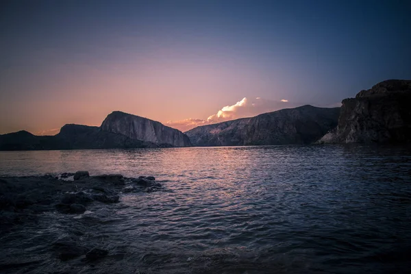 Arizona gölde gün batımında