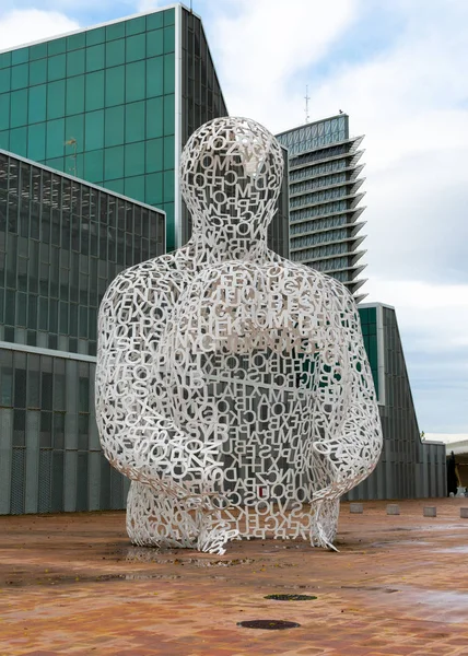 Zaragoza, spanien / europa; 24 / 11 / 2019: die seele des ebro (el alma del ebro), ikonische skulptur der expo 2008 in zaragoza, spanien — Stockfoto