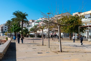 Alcossebre, İspanya / Avrupa; 07 / 12 / 2019: Alcossebre, İspanya 'nın ana meydanı