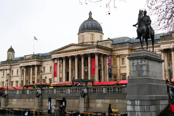 Londres, Royaume-Uni / Europe ; 20 / 12 / 2019 : The National Gallery in Trafalgar Square. Noël à Londres . — Photo