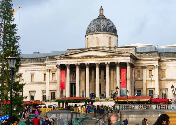 Londres, Royaume-Uni / Europe ; 20 / 12 / 2019 : The National Gallery in Trafalgar Square. Noël à Londres . — Photo