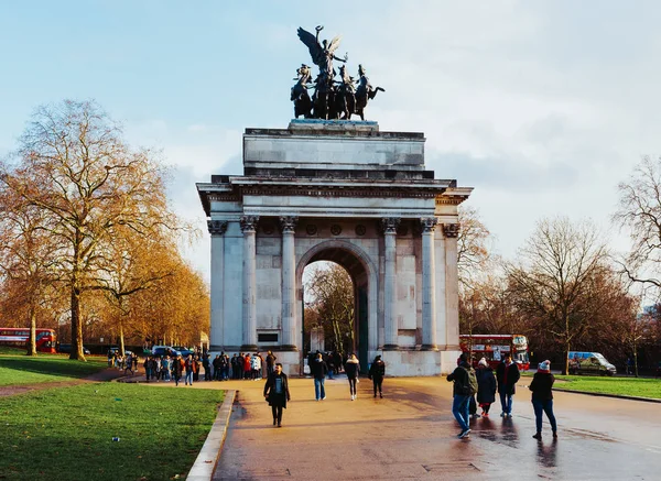 Londres, Royaume-Uni / Europe ; 21 / 12 / 2019 : The famous Wellington Arch or the Constitution Arch. Arc de triomphe situé au sud de Hyde Park, près de Buckingham Palace dans le centre de Londres . — Photo