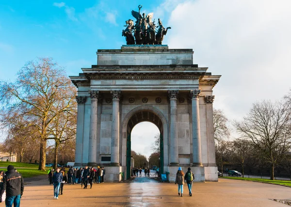 Londres, Royaume-Uni / Europe ; 21 / 12 / 2019 : The famous Wellington Arch or the Constitution Arch. Arc de triomphe situé au sud de Hyde Park, près de Buckingham Palace dans le centre de Londres . — Photo