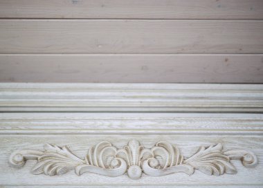 Duvara oyulmuş ahşap süsleme