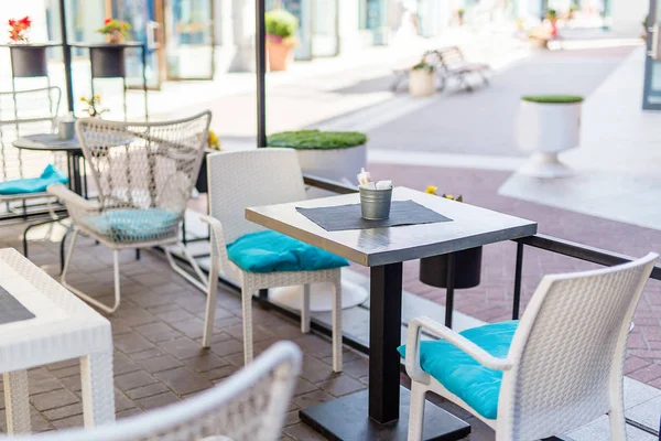 Avrupa Caddesi Çiçek Sokağı Kafe Sunny Day 'de.