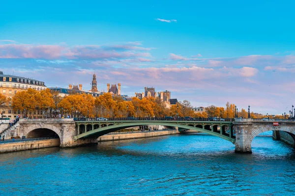 Siene Nehri Notre Dame Köprüsü Ville Oteli Nin Manzarası Sonbahar — Stok fotoğraf