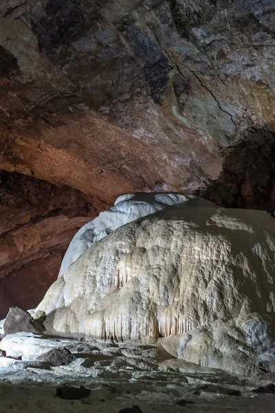 Κάτω Από Έδαφος Όμορφη Θέα Σταλακτίτες Και Σταλαγμίτες Υπόγειο Σπήλαιο — Φωτογραφία Αρχείου