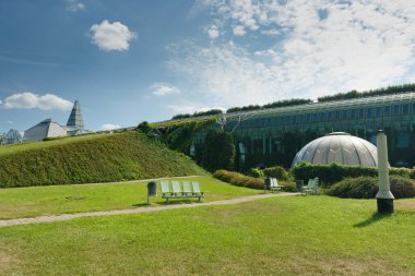 Varşova, Polonya - 18 Ağustos 2019. Üniversitenin Çatı Bahçesi 