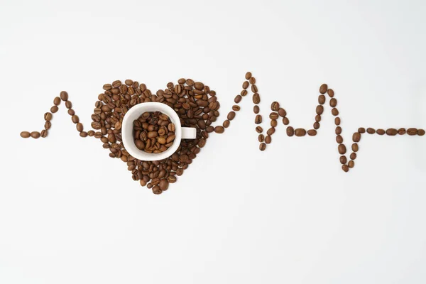 Cup with coffee beans, lined with coffee beans cardiogram and he — Stock Photo, Image