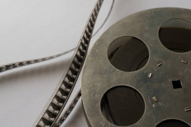 Film şeridi ve demir kaset.