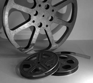 Mermiler - ışık kaynağından bir gölgeyle bobinler ve film 