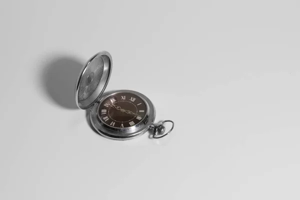 Antiguo Reloj Bolsillo Metal Sobre Fondo Blanco — Foto de Stock