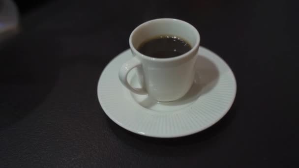 Copo Branco Com Café Quente — Vídeo de Stock