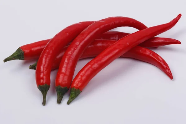 Chilli Pepř Izolované Bílém Pozadí Chili Hot Pepper Stříhání Cesta — Stock fotografie