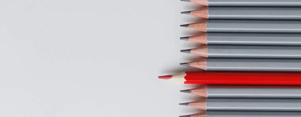 Beyaz Bir Arka Planda Kırmızı Kalem Gri Kalemler Lider Konsepti — Stok fotoğraf