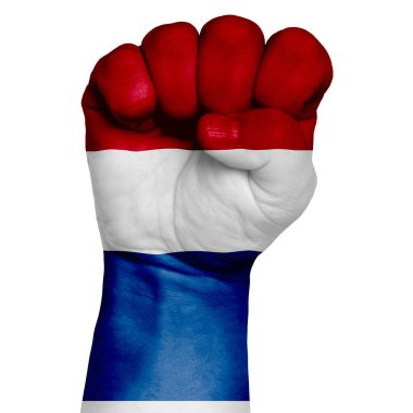 Hollanda bayrağına boyanmış bir yumruğun sade resmi. Beyaz arka planda görüntü. İzole et