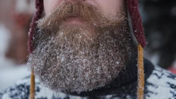 Hombre con barba y bigote sopla nieve, concepto de Navidad y año nuevo — Vídeos de Stock