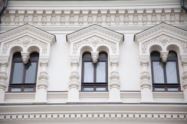 Heykel detayları binası. Şehir merkezinde, Moskova 'da, tarihi cephelerde. Moskova, Rusya - 20 Mayıs 2020