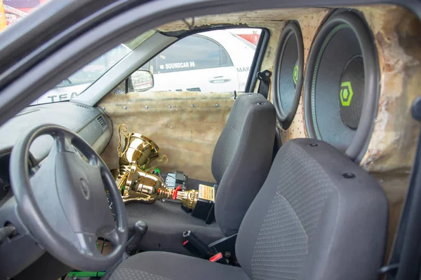2018年8月8日 俄罗斯Surgut 大型扬声器被安装在汽车上 — 图库照片