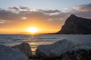 San Vito Lo Capo İtalya 'da gün doğumu (Sicilya)