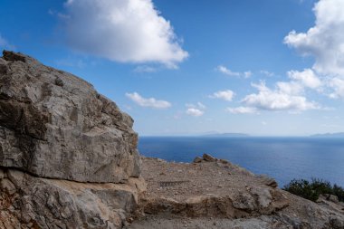 Marettimo İtalya (Sicilya) adasındaki muhteşem yürüyüş parkurlarından biri.)