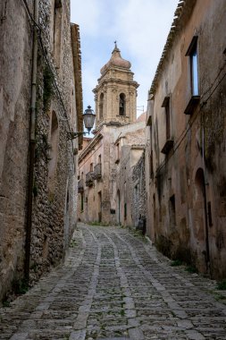 Erice İtalya 'nın güzel tepe köyü (Sicilya)