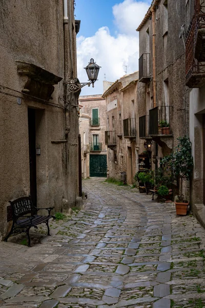 Erice İtalya 'nın güzel tepe köyü (Sicilya)