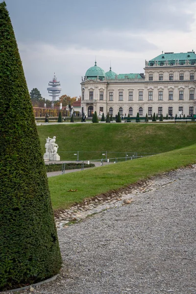 ウィーンのベルヴェデーレ宮殿の敷地内から — ストック写真