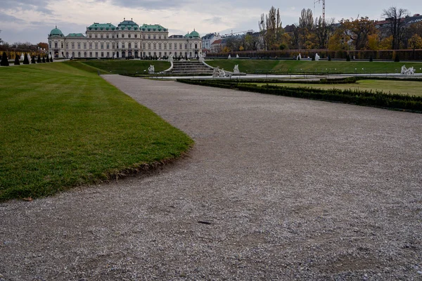 Территории Бельведерского Дворца Вене — стоковое фото