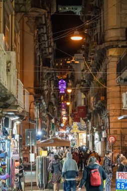 Napoli 'nin güzel şehrine gece vakti bir göz atalım.