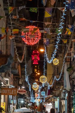 Napoli 'nin güzel şehrine gece vakti bir göz atalım.